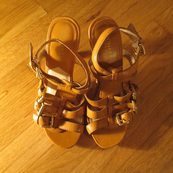 Last Chance MICHAEL by MICHEAL KORS Tan Leather Buckle Wood Base High Heels - Picture 8 of 9